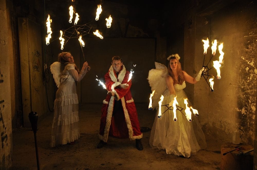 Weihnachtliche Feuershow